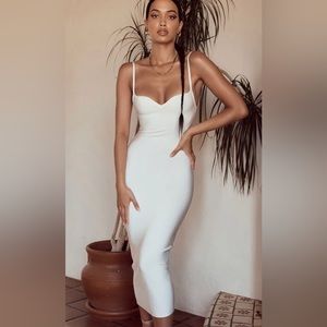 SPAGHETTI STRAP SWEETHEART NECK BODYCON MIDI DRESS - Baby (light) Pink